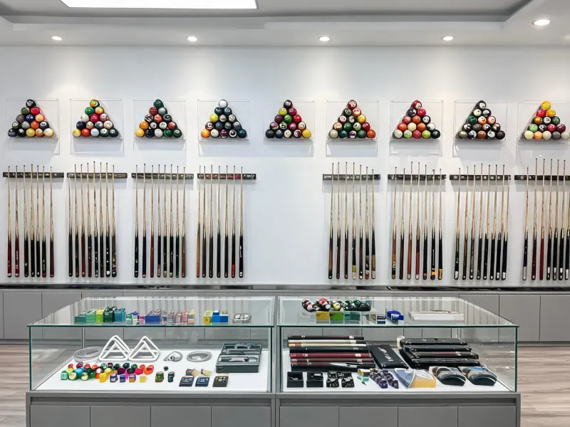 Dealer ball-set display